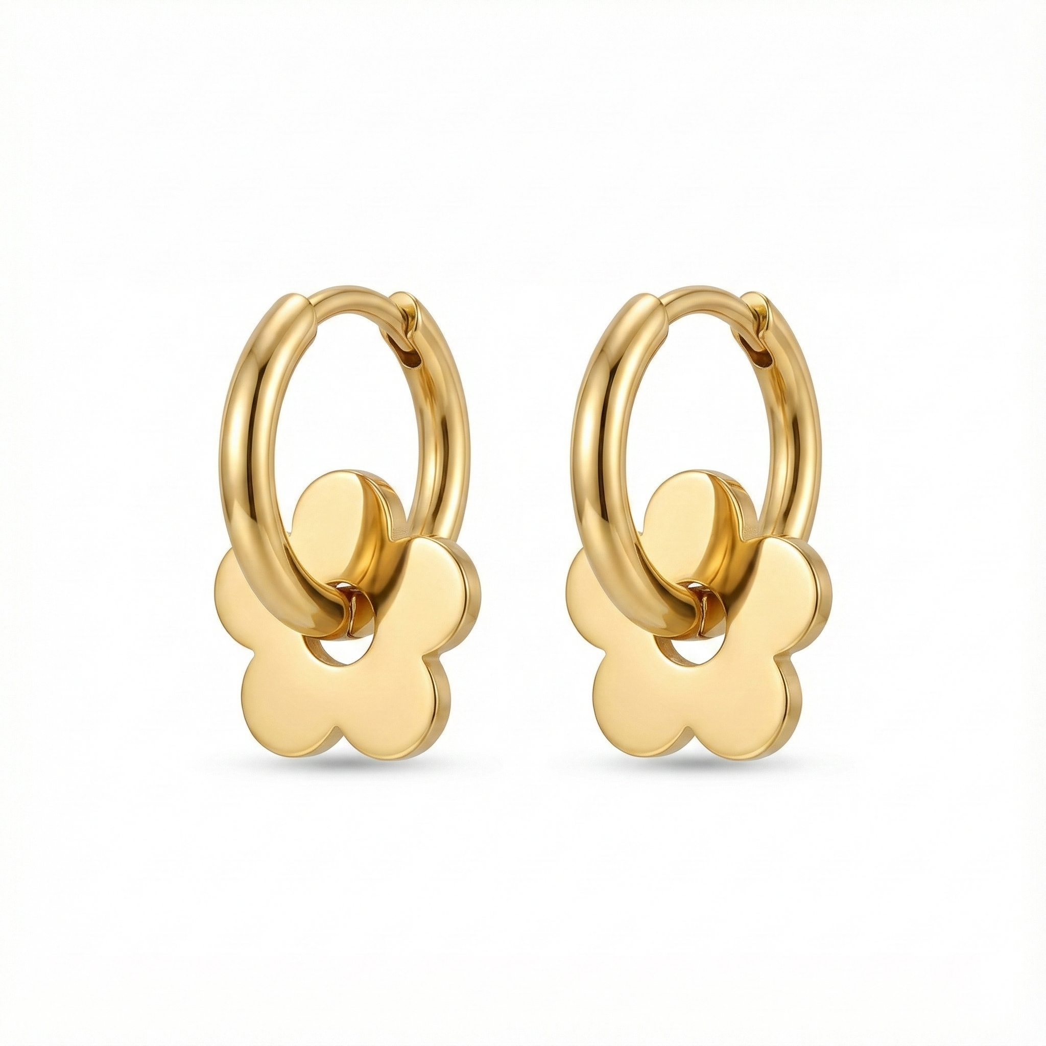 Boucles d'oreilles puces fleurs dorées en acier inoxydable, bijou waterproof et résistant qui ne noircit pas.